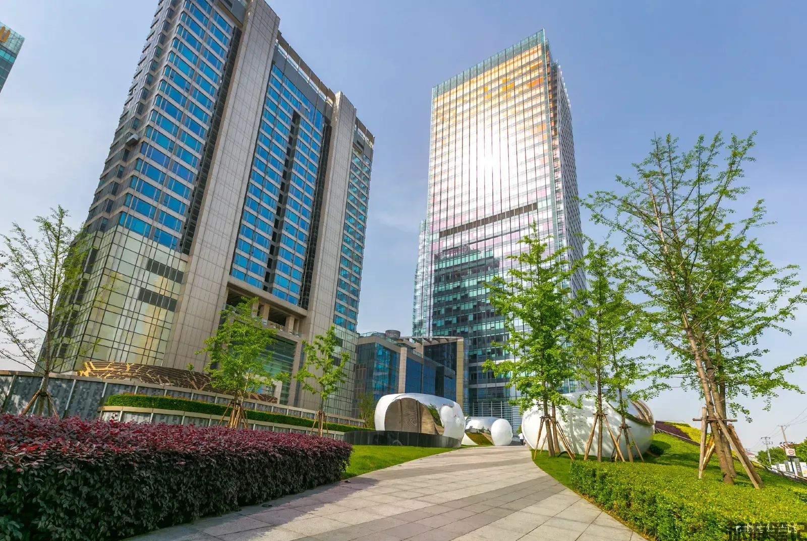 环贸iapm商场：沪上高端购物与潮流体验的时尚地标