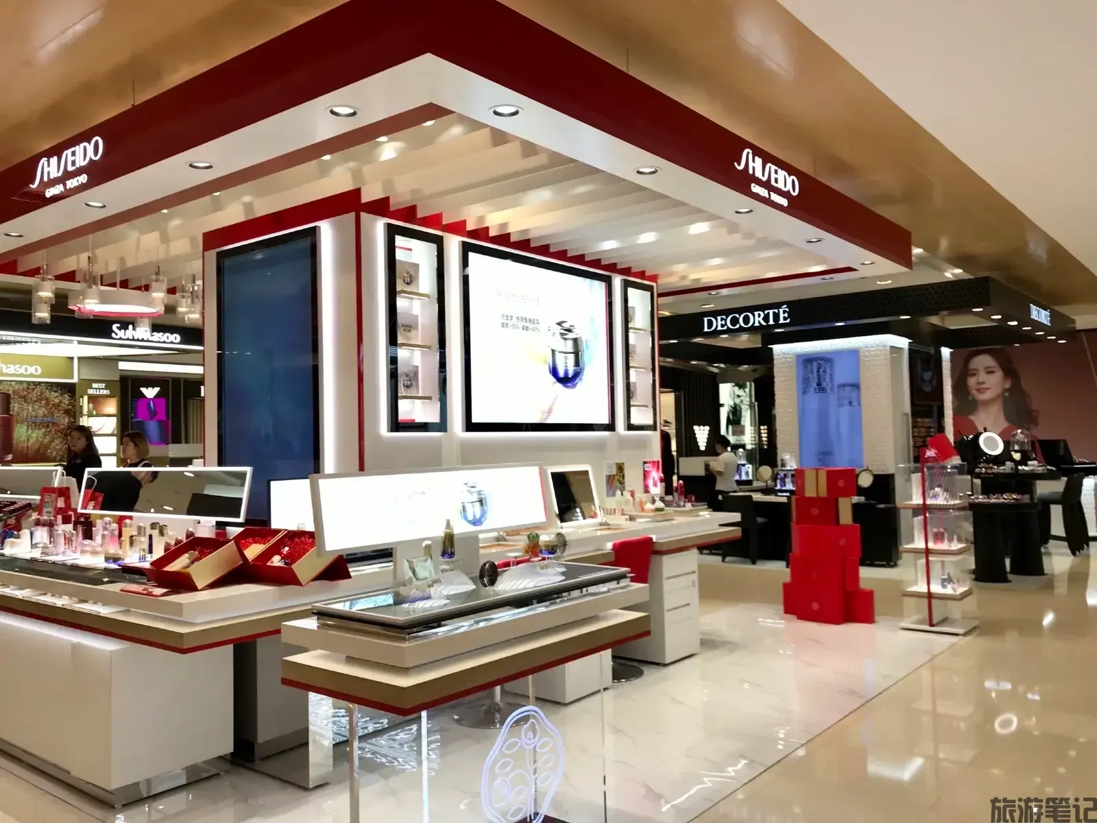 上海久光百货：静安寺商圈的高端购物与美食天堂